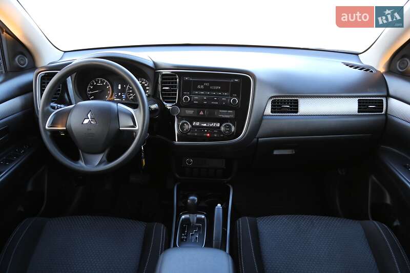 Внедорожник / Кроссовер Mitsubishi Outlander 2017 в Киеве