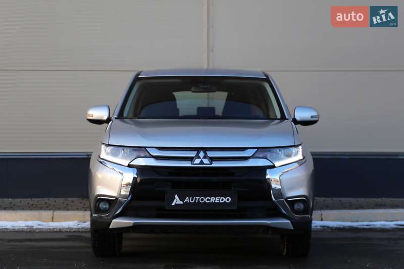 Внедорожник / Кроссовер Mitsubishi Outlander 2017 в Киеве