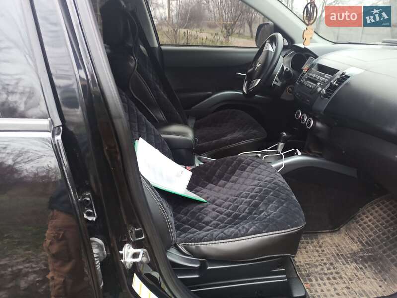 Внедорожник / Кроссовер Mitsubishi Outlander 2007 в Каменском