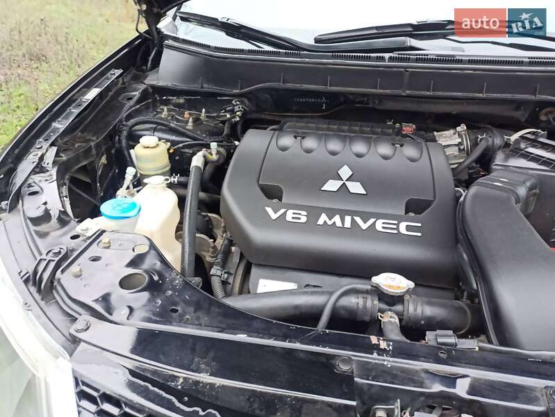 Внедорожник / Кроссовер Mitsubishi Outlander 2007 в Каменском