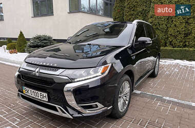 Позашляховик / Кросовер Mitsubishi Outlander 2022 в Рівному