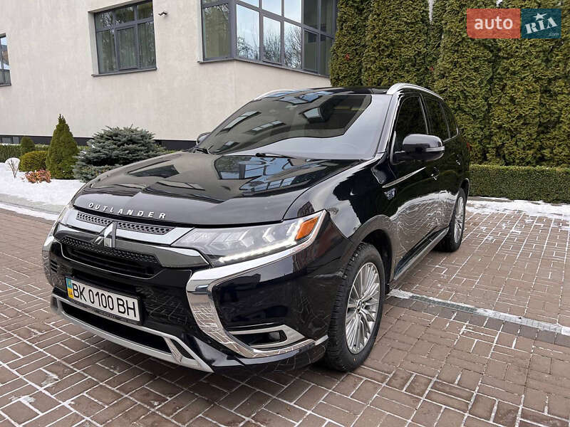 Внедорожник / Кроссовер Mitsubishi Outlander 2022 в Ровно