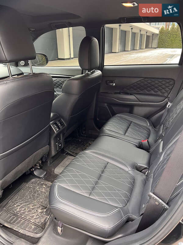 Внедорожник / Кроссовер Mitsubishi Outlander 2022 в Ровно