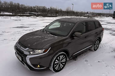 Внедорожник / Кроссовер Mitsubishi Outlander 2018 в Киеве