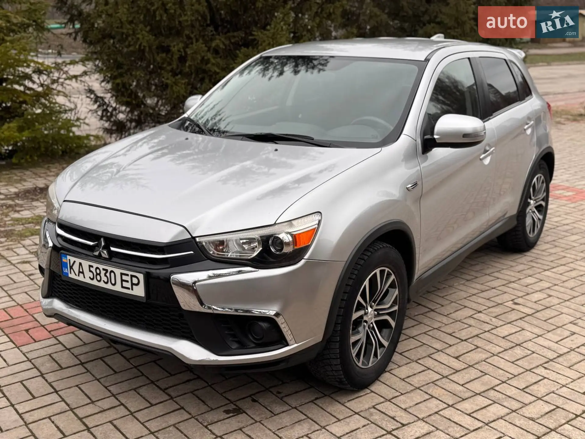 2018 Mitsubishi Outlander - фото 1