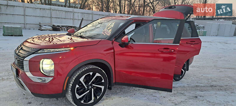 Внедорожник / Кроссовер Mitsubishi Outlander 2022 в Кременчуге