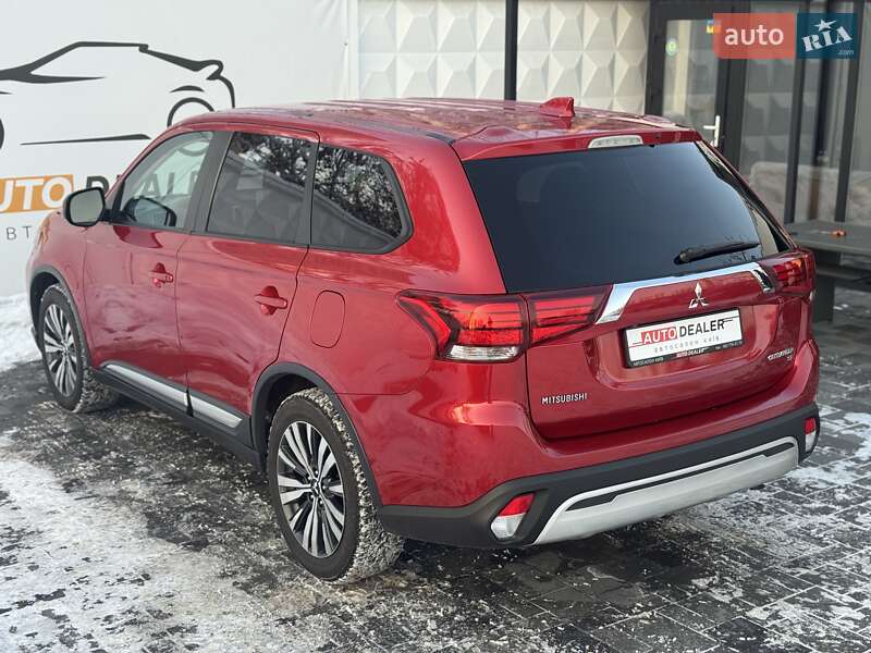 Внедорожник / Кроссовер Mitsubishi Outlander 2019 в Киеве