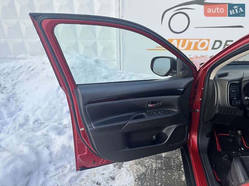 Внедорожник / Кроссовер Mitsubishi Outlander 2019 в Киеве