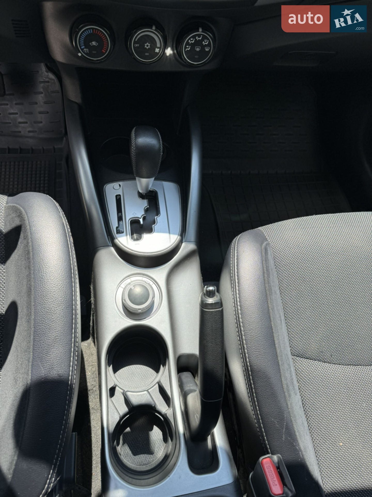 2011 Mitsubishi Outlander - мініатюра 15