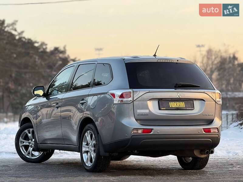 Внедорожник / Кроссовер Mitsubishi Outlander 2013 в Киеве