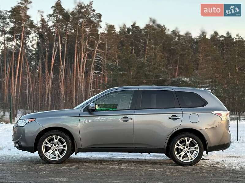 Внедорожник / Кроссовер Mitsubishi Outlander 2013 в Киеве