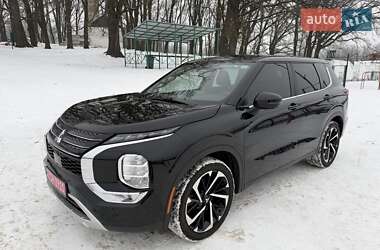 Внедорожник / Кроссовер Mitsubishi Outlander 2023 в Киеве