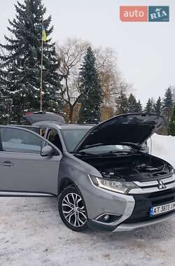 Внедорожник / Кроссовер Mitsubishi Outlander 2016 в Ивано-Франковске