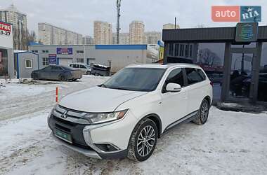 Внедорожник / Кроссовер Mitsubishi Outlander 2017 в Броварах