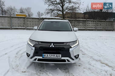 Позашляховик / Кросовер Mitsubishi Outlander 2017 в Києві