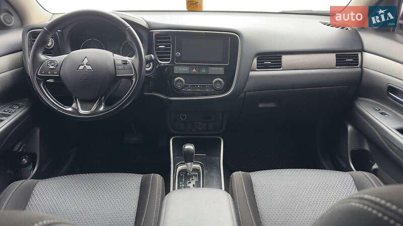 Внедорожник / Кроссовер Mitsubishi Outlander 2017 в Киеве