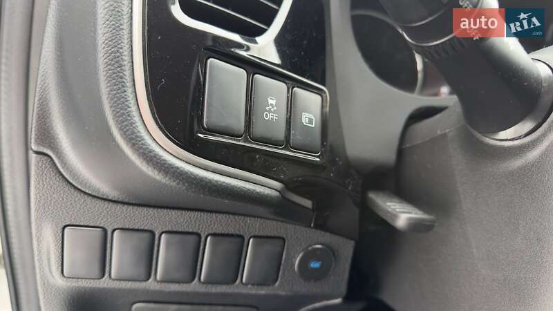 Внедорожник / Кроссовер Mitsubishi Outlander 2017 в Киеве