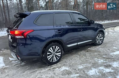 Внедорожник / Кроссовер Mitsubishi Outlander 2023 в Киеве