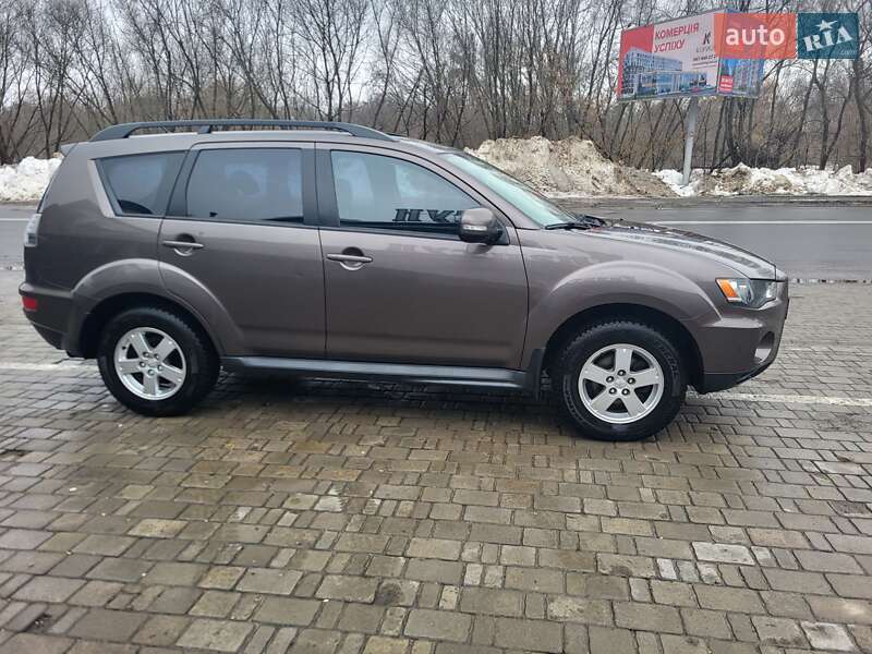 Внедорожник / Кроссовер Mitsubishi Outlander 2011 в Демидовке