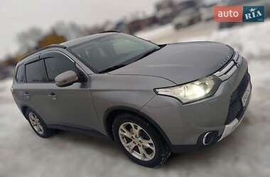 Внедорожник / Кроссовер Mitsubishi Outlander 2015 в Житомире