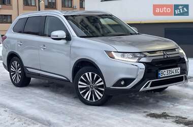 Позашляховик / Кросовер Mitsubishi Outlander 2020 в Львові