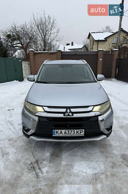 Внедорожник / Кроссовер Mitsubishi Outlander 2017 в Киеве