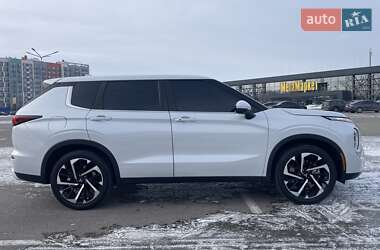 Позашляховик / Кросовер Mitsubishi Outlander 2022 в Києві