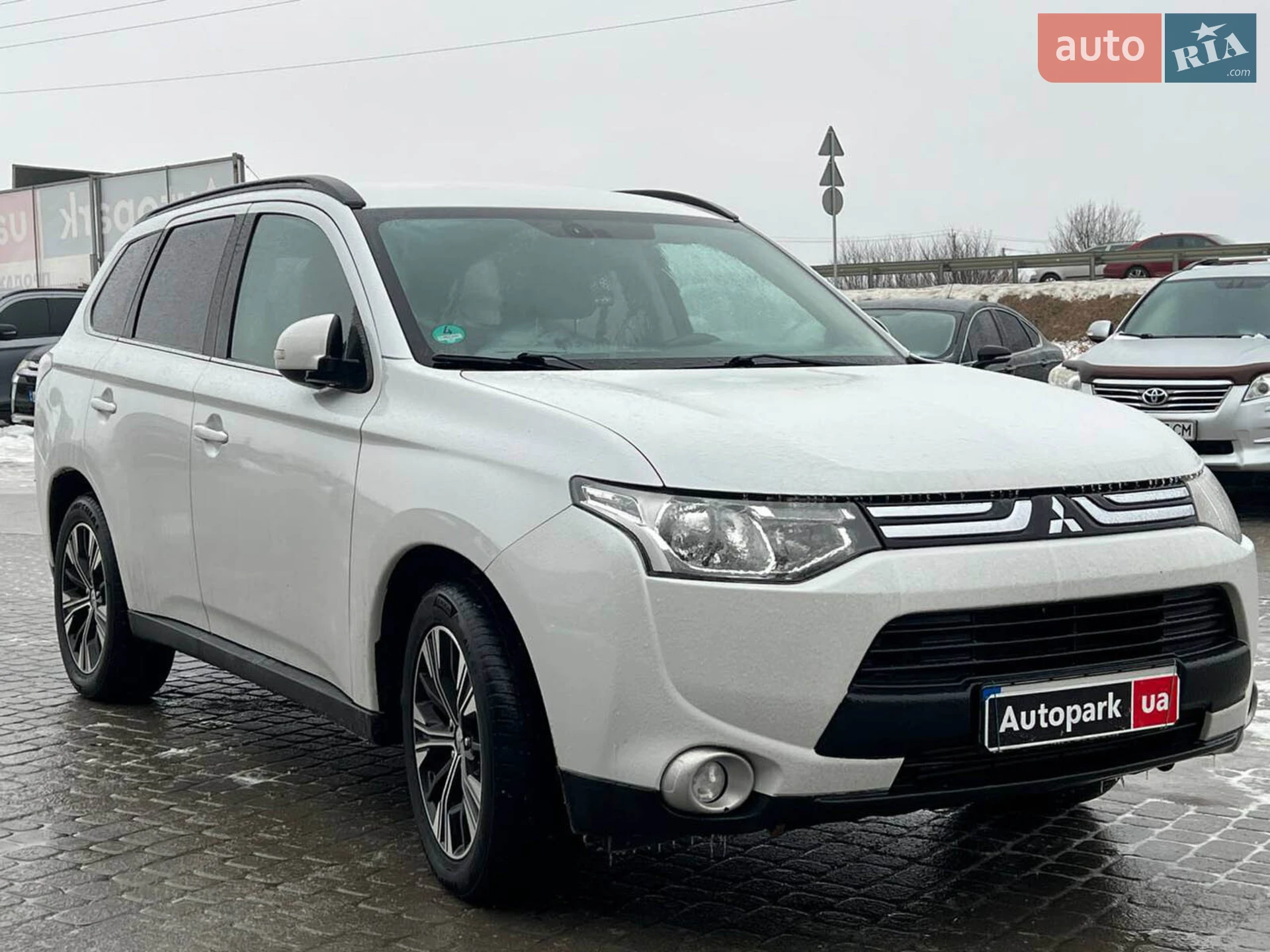 2012 Mitsubishi Outlander - мініатюра 11