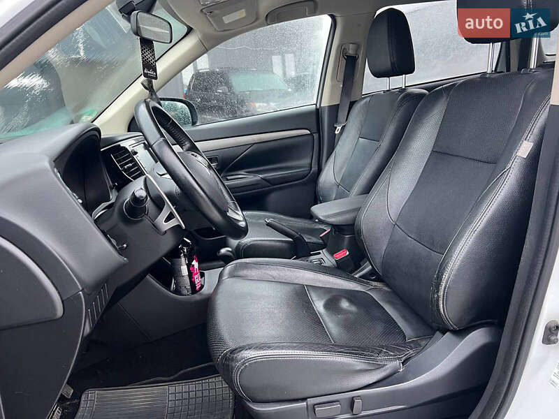 Внедорожник / Кроссовер Mitsubishi Outlander 2012 в Львове фото 17 Внедорожник / Кроссовер Mitsubishi Outlander 2012 в Львове