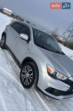 Позашляховик / Кросовер Mitsubishi Outlander 2018 в Броварах