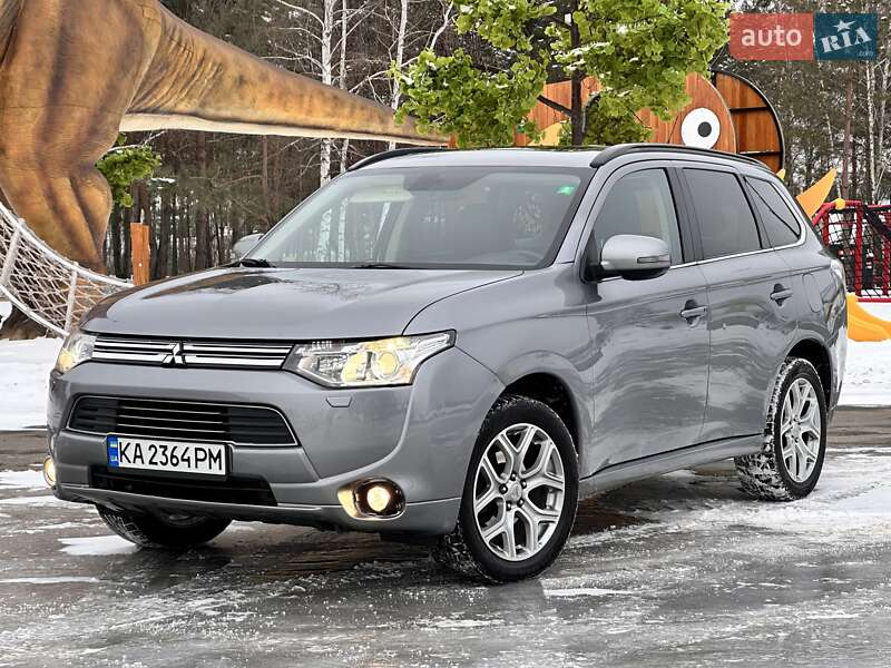 Внедорожник / Кроссовер Mitsubishi Outlander 2013 в Киеве
