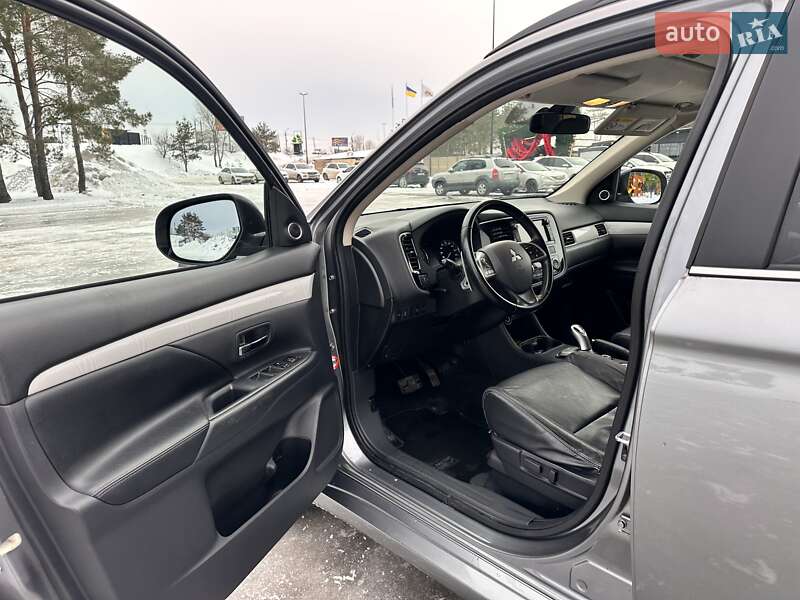 Внедорожник / Кроссовер Mitsubishi Outlander 2013 в Киеве