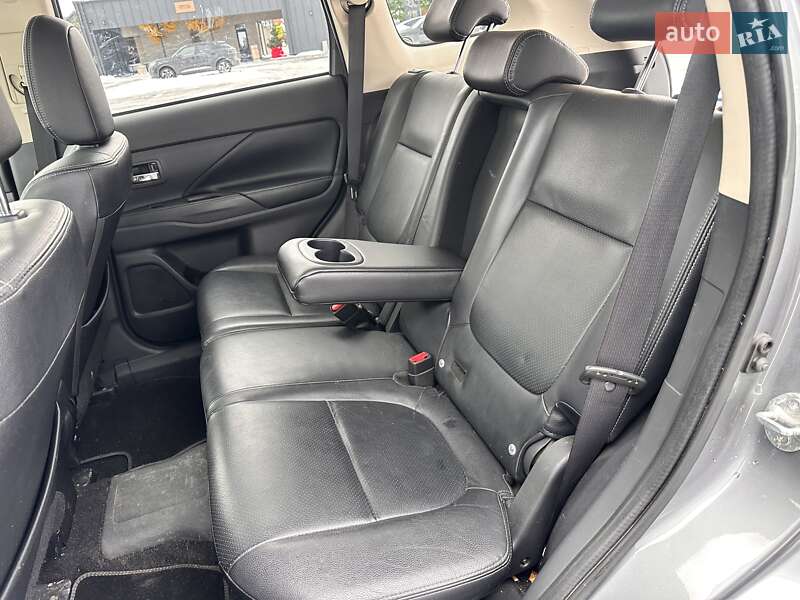 Внедорожник / Кроссовер Mitsubishi Outlander 2013 в Киеве