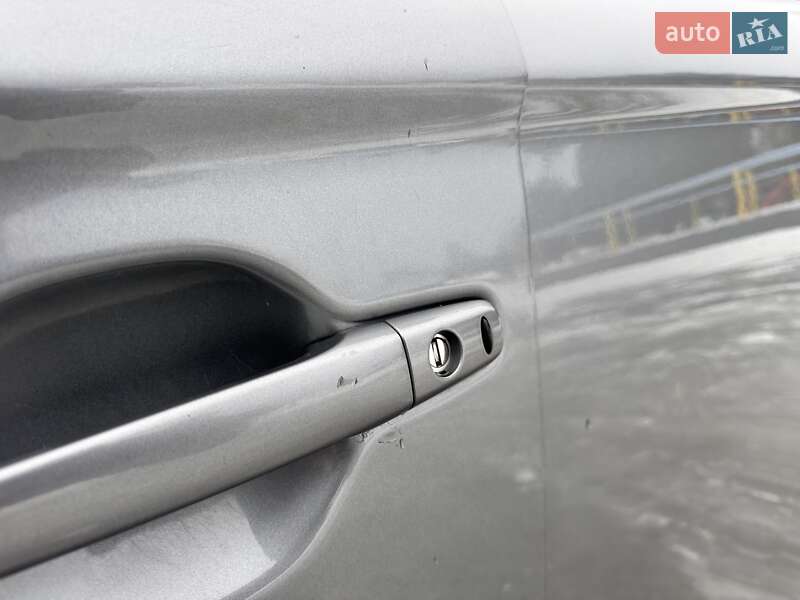 Внедорожник / Кроссовер Mitsubishi Outlander 2013 в Киеве