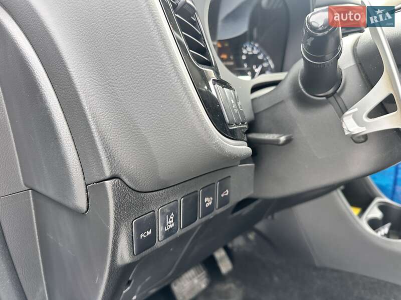 Внедорожник / Кроссовер Mitsubishi Outlander 2013 в Киеве