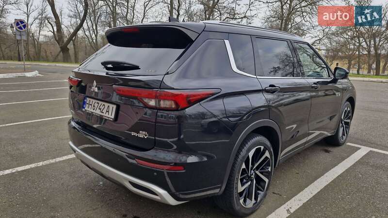Внедорожник / Кроссовер Mitsubishi Outlander 2023 в Одессе