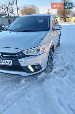 Внедорожник / Кроссовер Mitsubishi Outlander 2018 в Чернигове