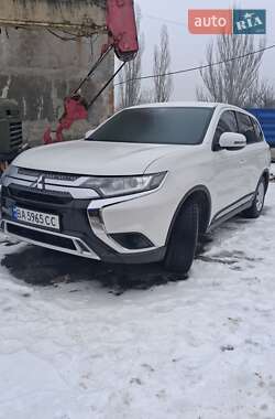 Внедорожник / Кроссовер Mitsubishi Outlander 2019 в Кропивницком
