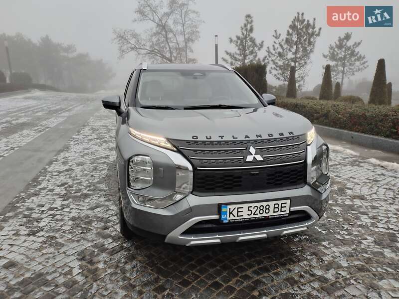 Внедорожник / Кроссовер Mitsubishi Outlander 2023 в Днепре
