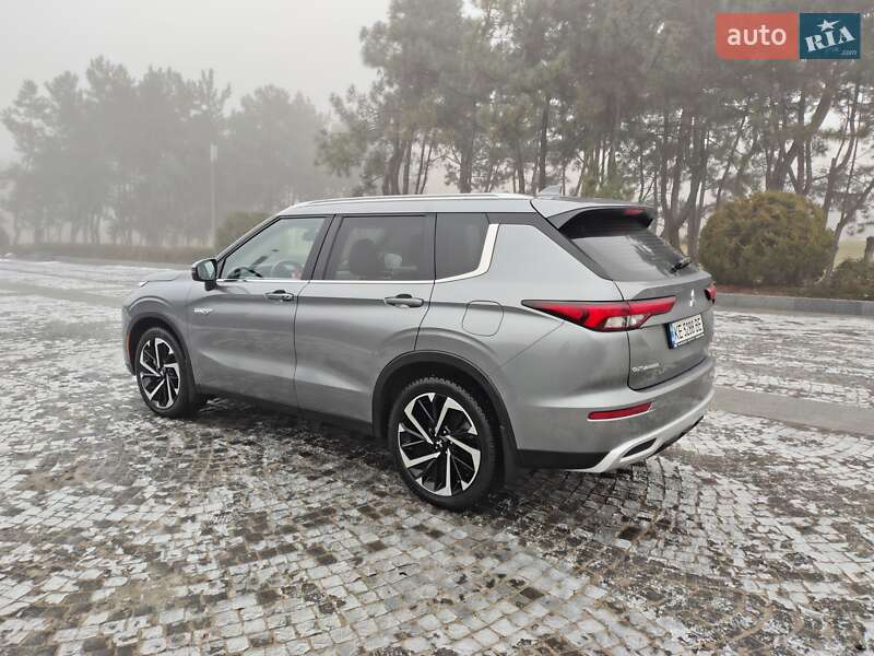 Внедорожник / Кроссовер Mitsubishi Outlander 2023 в Днепре