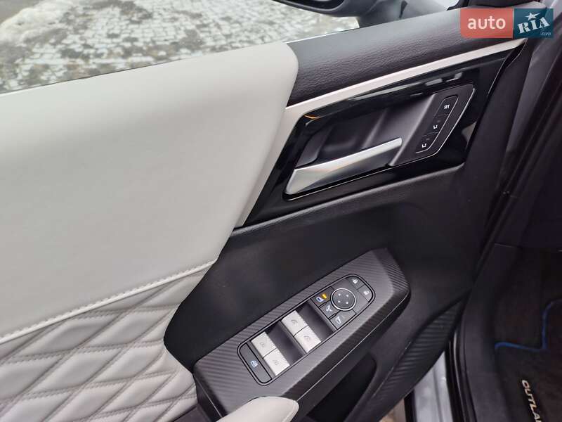 Внедорожник / Кроссовер Mitsubishi Outlander 2023 в Днепре