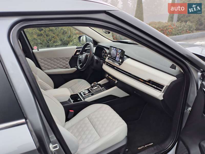 Внедорожник / Кроссовер Mitsubishi Outlander 2023 в Днепре