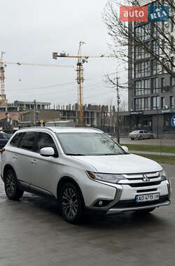 Позашляховик / Кросовер Mitsubishi Outlander 2016 в Ужгороді