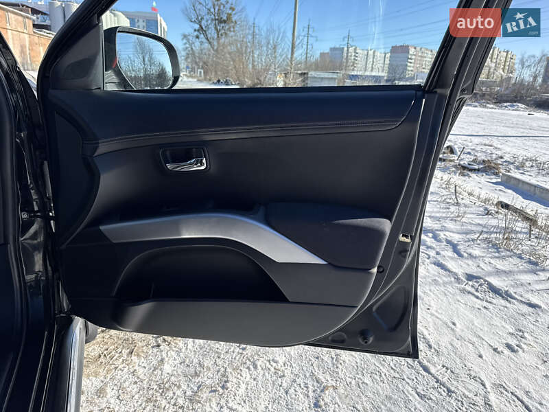 Внедорожник / Кроссовер Mitsubishi Outlander 2010 в Полтаве