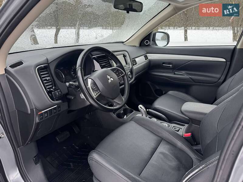 Внедорожник / Кроссовер Mitsubishi Outlander 2015 в Виннице