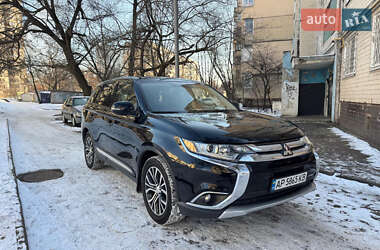 Внедорожник / Кроссовер Mitsubishi Outlander 2015 в Киеве