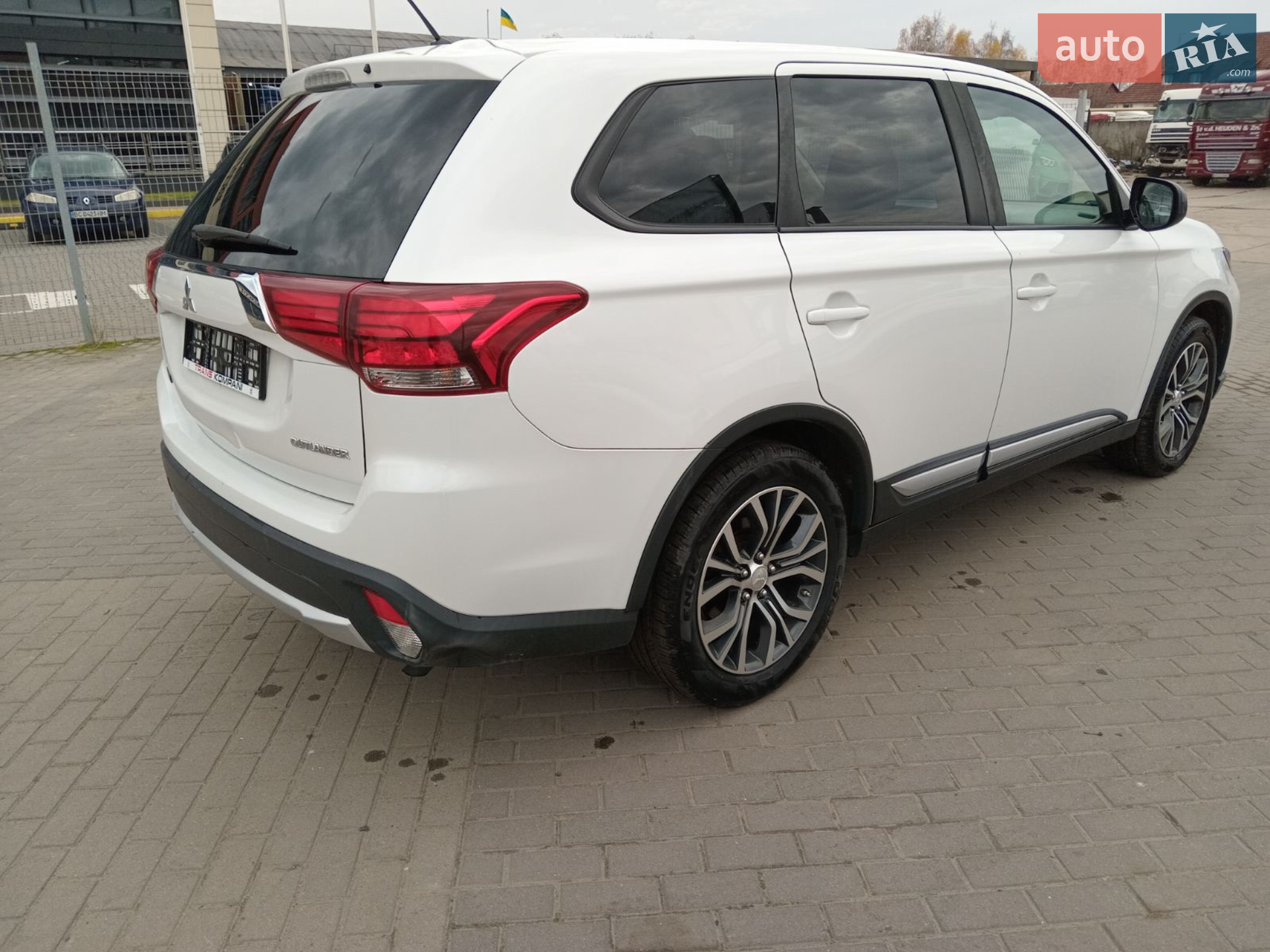 2016 Mitsubishi Outlander - мініатюра 4