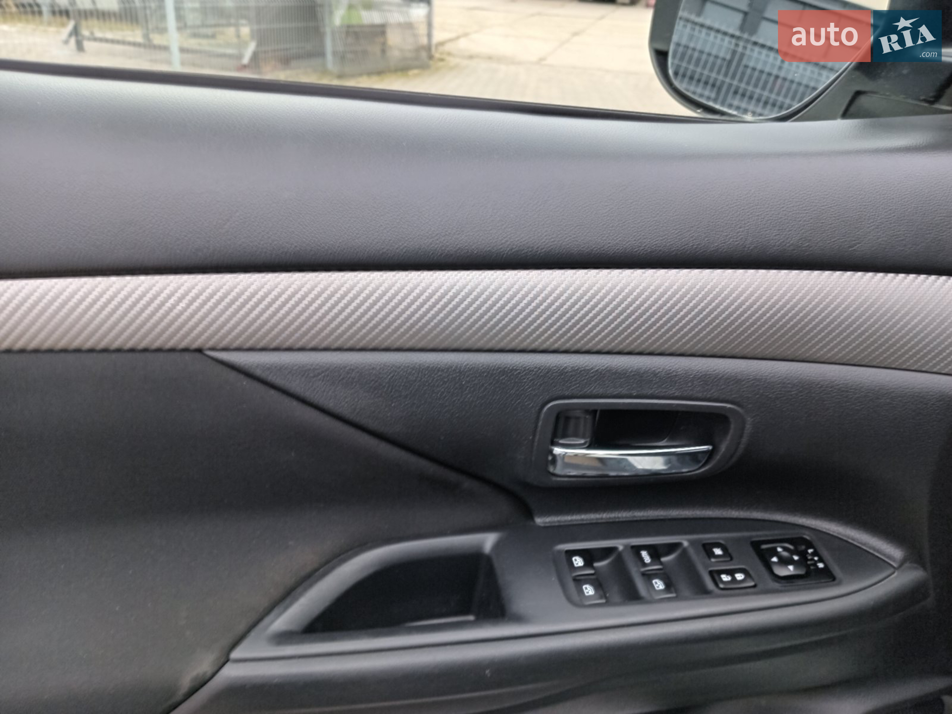 2016 Mitsubishi Outlander - мініатюра 16