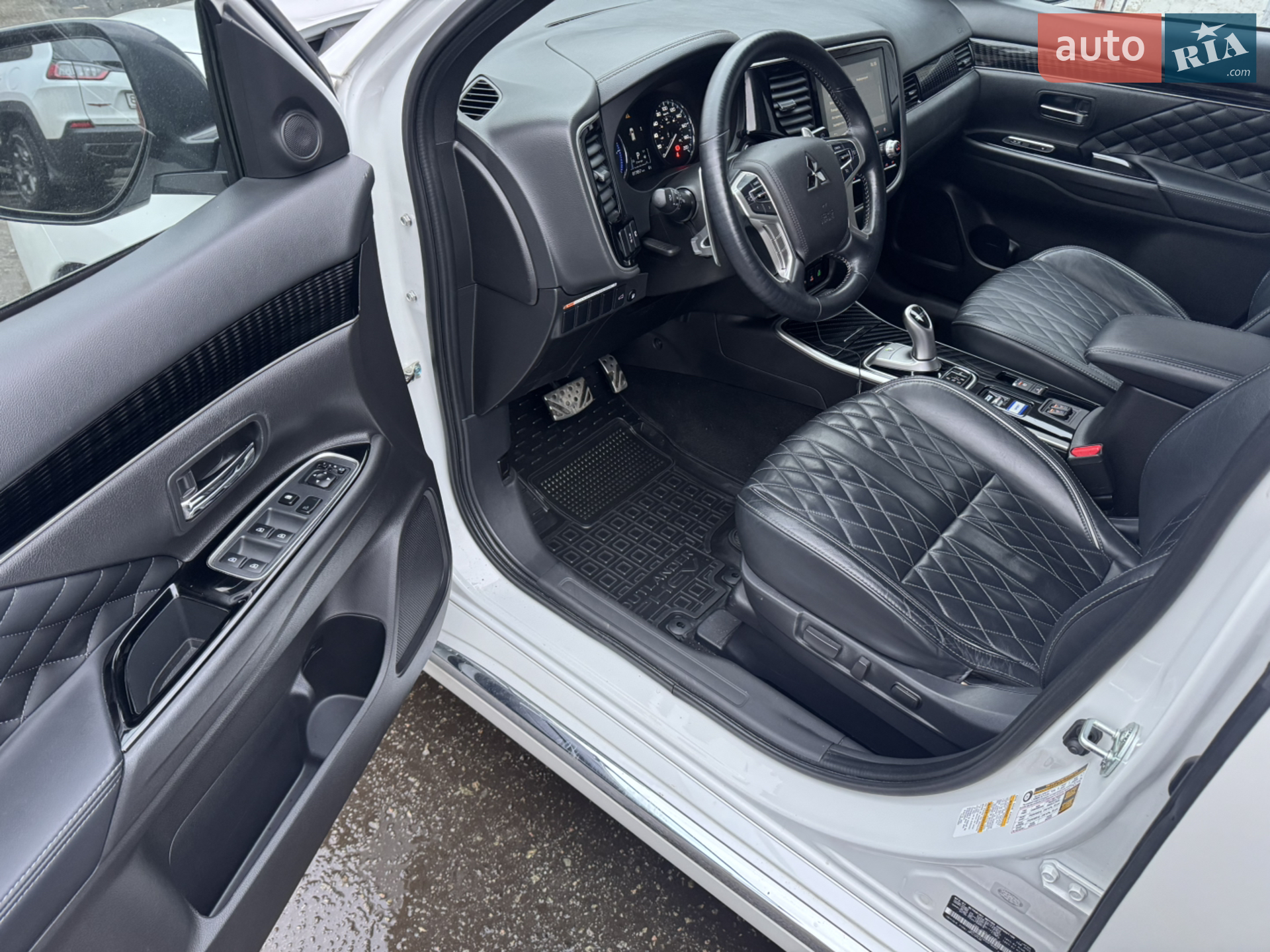 2022 Mitsubishi Outlander - мініатюра 24