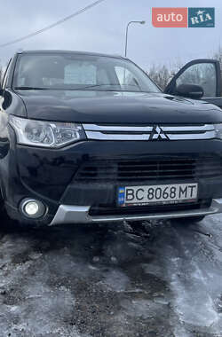 Позашляховик / Кросовер Mitsubishi Outlander 2014 в Львові